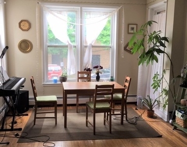 3423 N Paulina Street - Photo Thumbnail 1