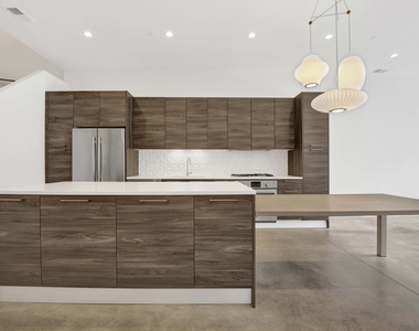 1017 N Cleveland Avenue - Photo Thumbnail 6
