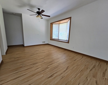 1301 N Harlem Avenue - Photo Thumbnail 3