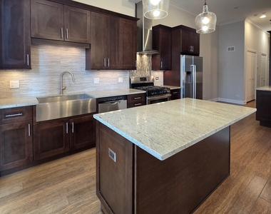 22 N Aberdeen Street - Photo Thumbnail 5