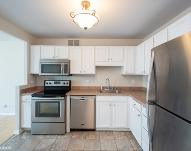 211 E Ohio Street - Photo Thumbnail 4