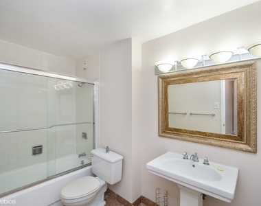 211 E Ohio Street - Photo Thumbnail 9
