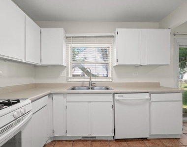 2651 Country Oaks Court - Photo Thumbnail 3