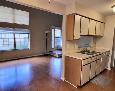 216 Ivy Court - Photo Thumbnail 5
