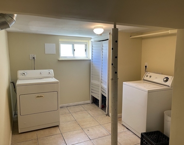2615 N Newcastle Avenue - Photo Thumbnail 13
