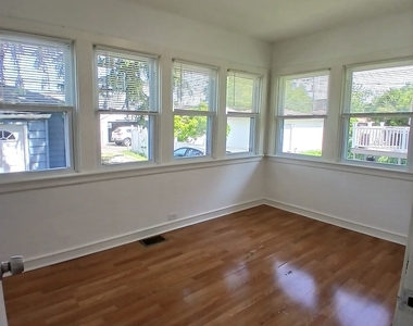 2615 N Newcastle Avenue - Photo Thumbnail 5