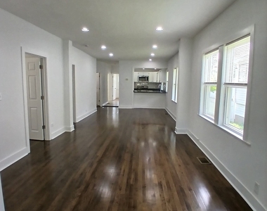 2615 N Newcastle Avenue - Photo Thumbnail 2
