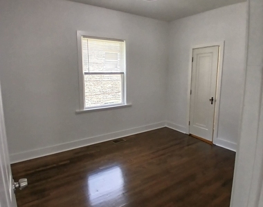 2615 N Newcastle Avenue - Photo Thumbnail 6