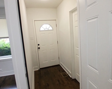 2615 N Newcastle Avenue - Photo Thumbnail 10