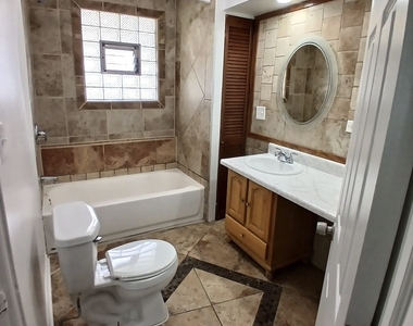 2615 N Newcastle Avenue - Photo Thumbnail 7