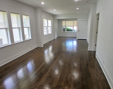 2615 N Newcastle Avenue - Photo Thumbnail 1