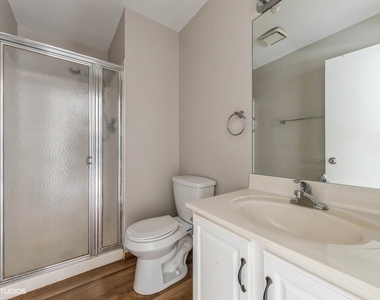302 Newport Lane - Photo Thumbnail 6