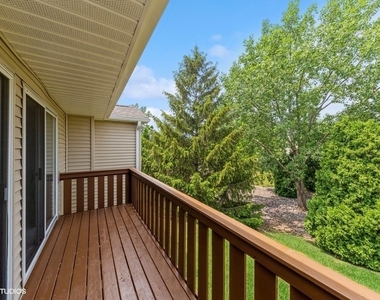 302 Newport Lane - Photo Thumbnail 9