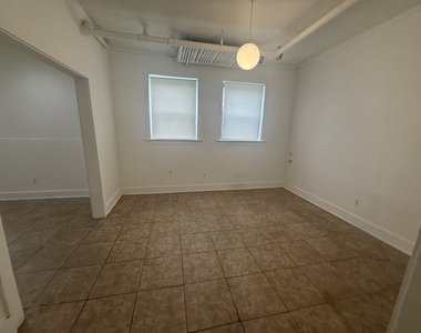 3258 Maple Avenue - Photo Thumbnail 4