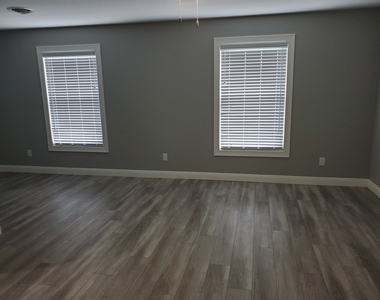 701 Cross Street - Photo Thumbnail 7