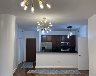 1322 S Prairie Avenue - Photo Thumbnail 2
