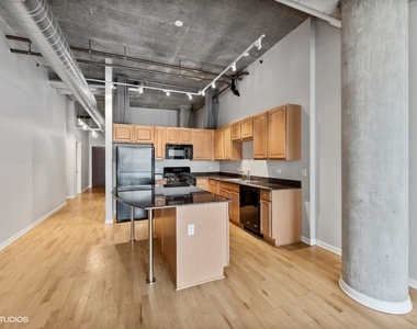 125 E 13th Street - Photo Thumbnail 2