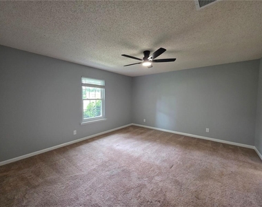 102 Park Place Drive - Photo Thumbnail 5