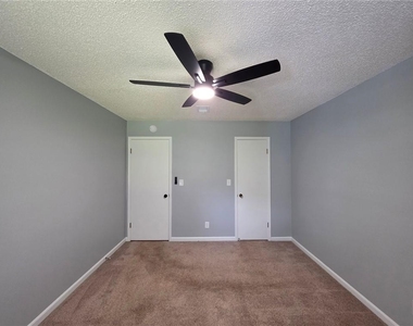 102 Park Place Drive - Photo Thumbnail 6