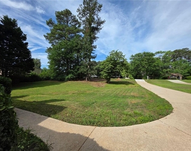 102 Park Place Drive - Photo Thumbnail 1
