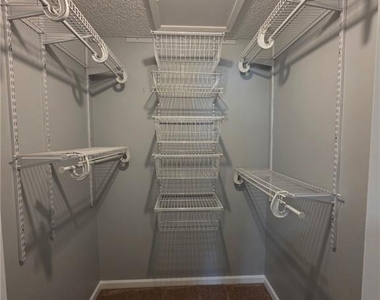 102 Park Place Drive - Photo Thumbnail 11