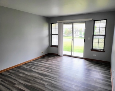 600 W Streamwood Boulevard - Photo Thumbnail 3