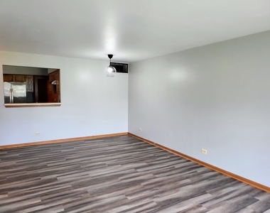 600 W Streamwood Boulevard - Photo Thumbnail 4