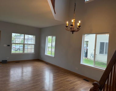 2208 Rebecca Circle - Photo Thumbnail 4