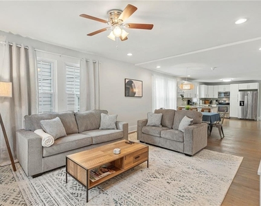 1026 Deckner Avenue Sw - Photo Thumbnail 2