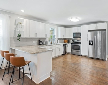 1026 Deckner Avenue Sw - Photo Thumbnail 10