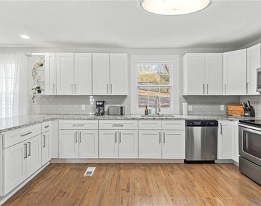 1026 Deckner Avenue Sw - Photo Thumbnail 4