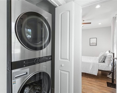 1026 Deckner Avenue Sw - Photo Thumbnail 9