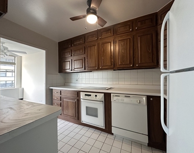 5757 N Sheridan Avenue - Photo Thumbnail 11