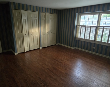 2s663 Avenue Normandy East Street - Photo Thumbnail 6