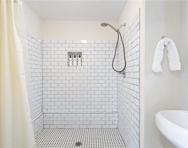 1026 Deckner Avenue Sw - Photo Thumbnail 5