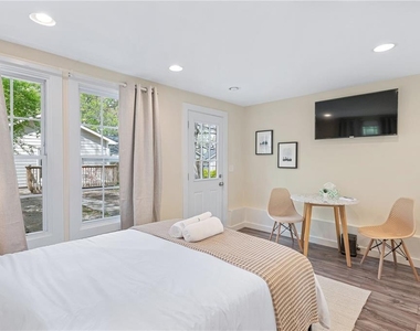 1026 Deckner Avenue Sw - Photo Thumbnail 3