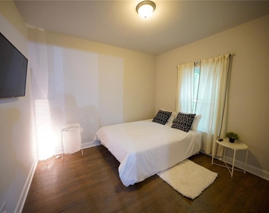 1141 Mcdaniel Street - Photo Thumbnail 9