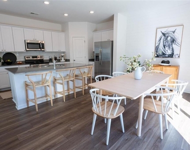 6462 Waypoint Street - Photo Thumbnail 17