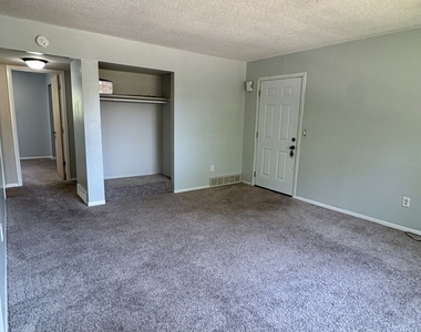 2827 N Elsie Avenue - Photo Thumbnail 2
