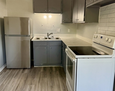 2827 N Elsie Avenue - Photo Thumbnail 3