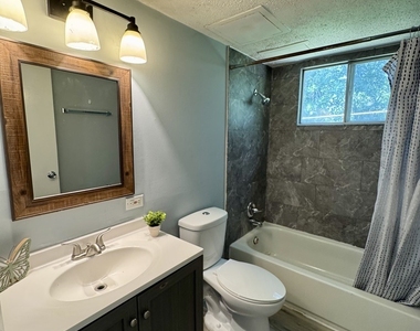 2827 N Elsie Avenue - Photo Thumbnail 4