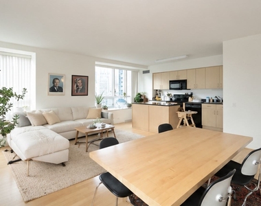 512 N Mcclurg Court - Photo Thumbnail 2