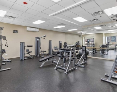 512 N Mcclurg Court - Photo Thumbnail 6