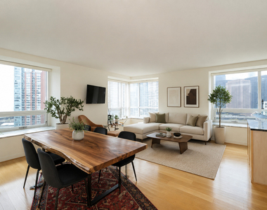 512 N Mcclurg Court - Photo Thumbnail 1