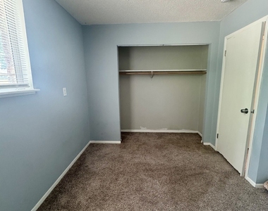 2827 N Elsie Avenue - Photo Thumbnail 5