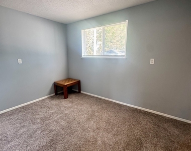 2827 N Elsie Avenue - Photo Thumbnail 4