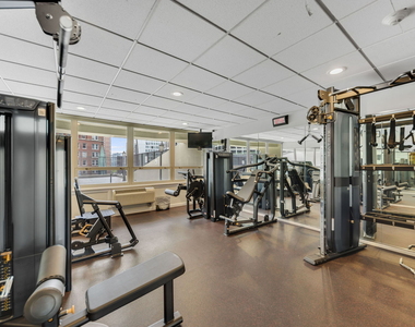 111 E Chestnut Street - Photo Thumbnail 13