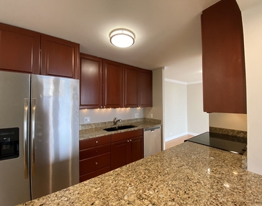 111 E Chestnut Street - Photo Thumbnail 5