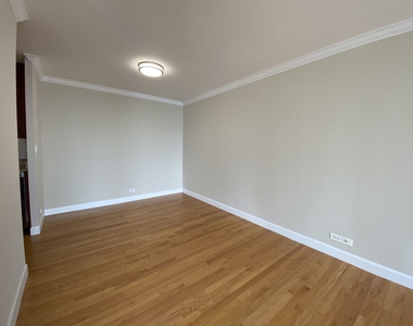 111 E Chestnut Street - Photo Thumbnail 6