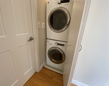 111 E Chestnut Street - Photo Thumbnail 7